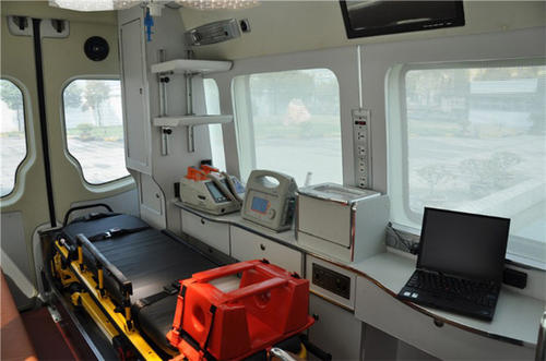 承德县救护车内部